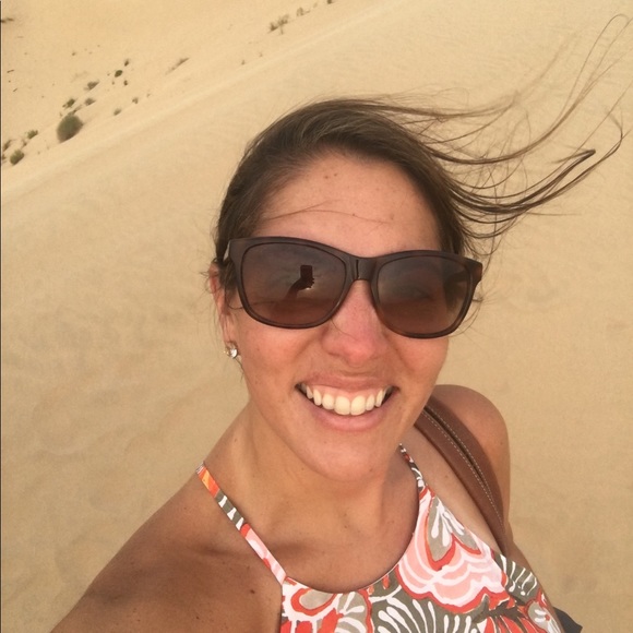 Meet your Posher, Tia - Picture 1 of 8